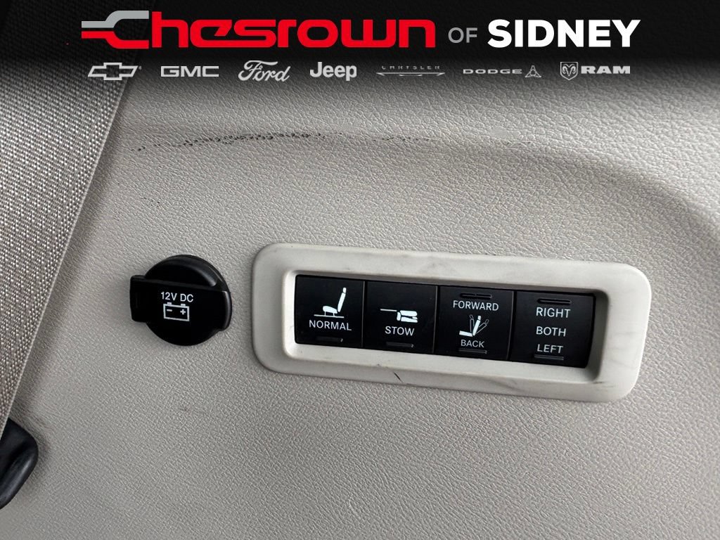 Used 2017 Chrysler Pacifica Limited w/ UConnect Theater Package FWD image 34