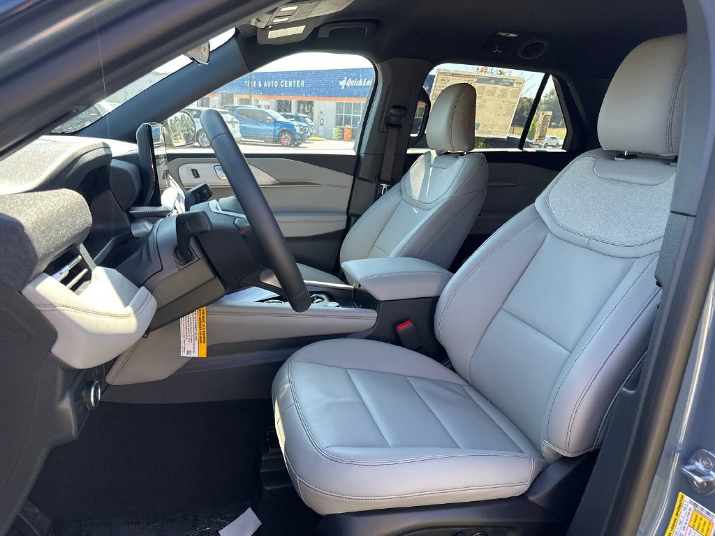 New 2027 Ford Explorer Active w/ Active Comfort Package AWD/4WD image 3