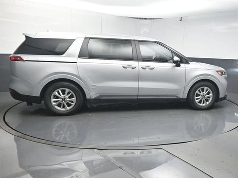 Used 2022 Kia Carnival LX FWD image 8