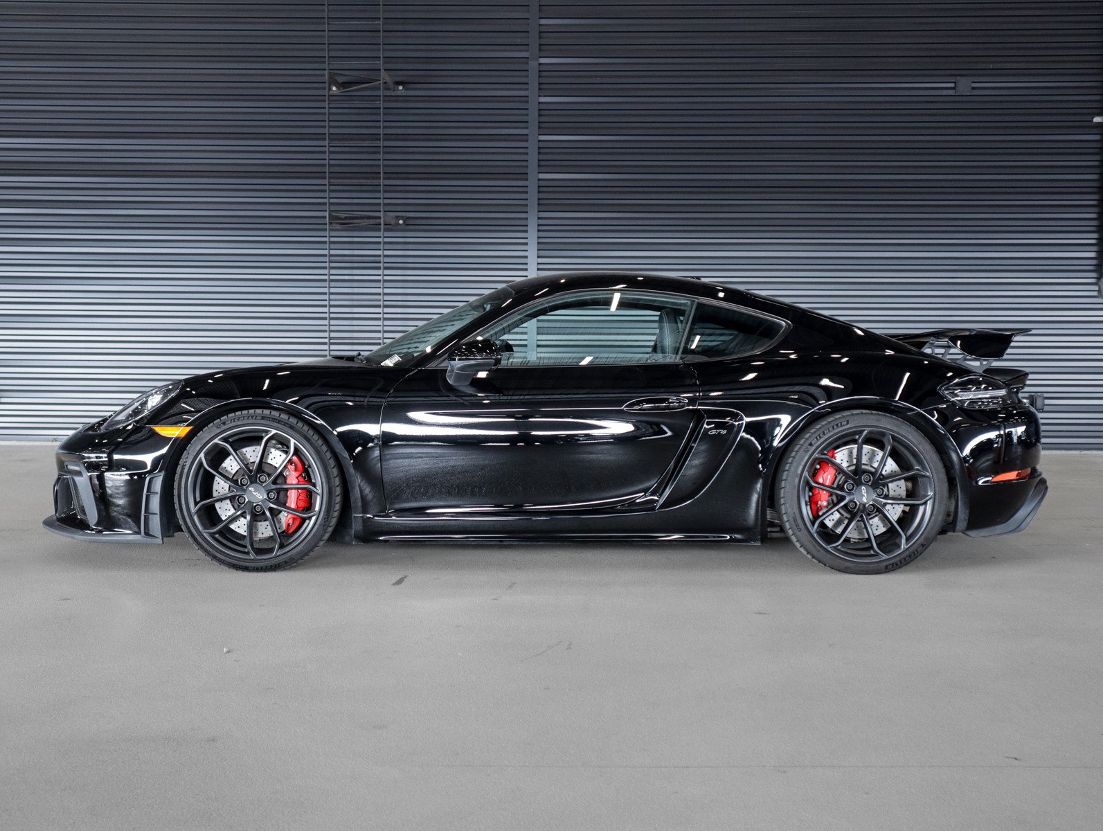Used 2021 Porsche 718 Cayman GT4 RWD image 2