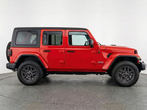 Used 2025 Jeep Wrangler Sport S image 11