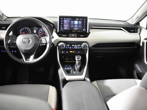 Used 2019 Toyota RAV4 XLE Premium image 24
