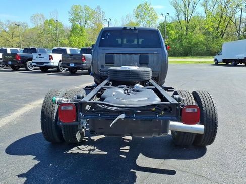 New 2026 RAM 5500 4x4 Crew Cab image 6