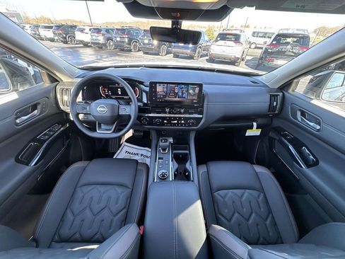 New 2026 Nissan Pathfinder Platinum image 21