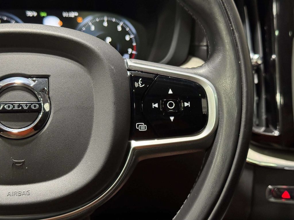 Used 2020 Volvo XC60 T5 Inscription w/ Protection Package AWD/4WD image 16