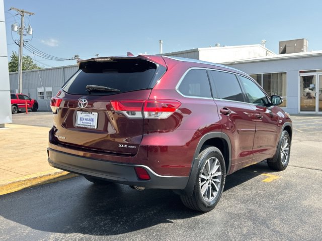 Used 2018 Toyota Highlander XLE AWD/4WD image 14