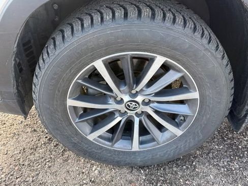 Used 2018 Toyota Highlander XLE AWD/4WD image 10