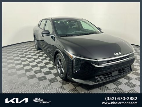New 2025 Kia K4 LXS image 1