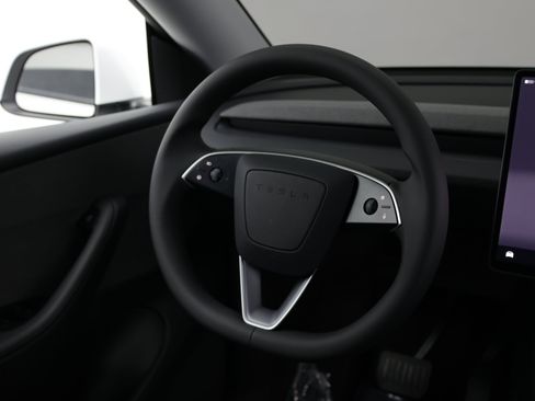 Used 2026 Tesla Model Y 2WD image 28