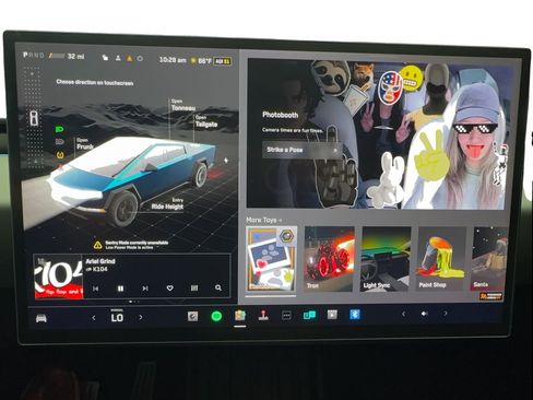 Used 2025 Tesla Cybertruck AWD Crew Cab image 42