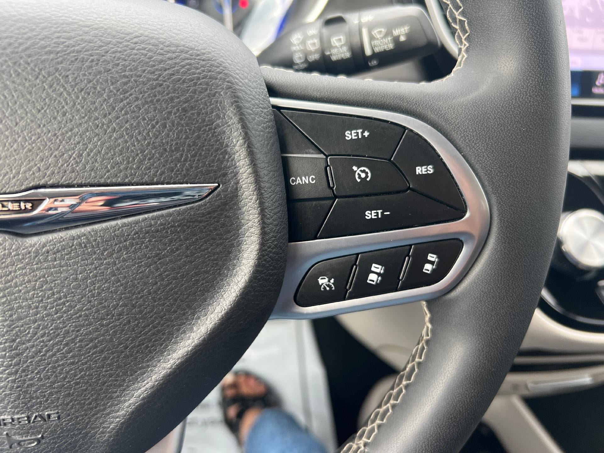 Used 2024 Chrysler Pacifica Touring-L FWD image 23