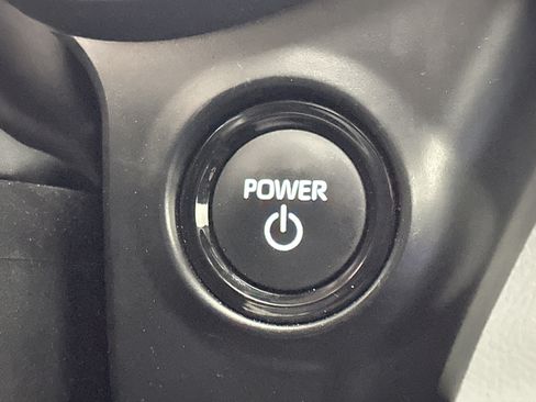 Used 2025 Toyota Sienna LE image 28