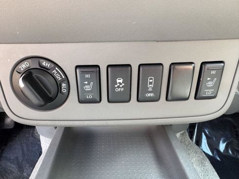 Used 2015 Nissan Frontier SL AWD/4WD image 22