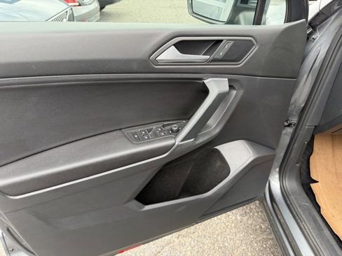 Used 2020 Volkswagen Tiguan SE w/ Panoramic Sunroof Package image 20