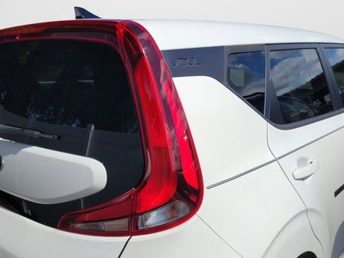 Used 2021 Kia Soul EX FWD image 11