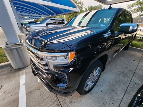 Used 2022 Chevrolet Silverado 1500 High Country w/ High Country Premium Package AWD/4WD image 3