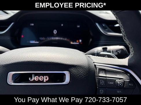 Used 2023 Jeep Grand Cherokee Altitude AWD/4WD image 28