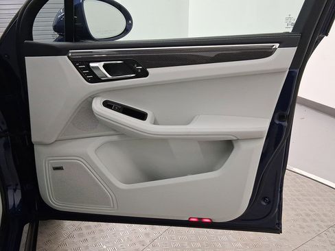 New 2026 Porsche Macan image 20