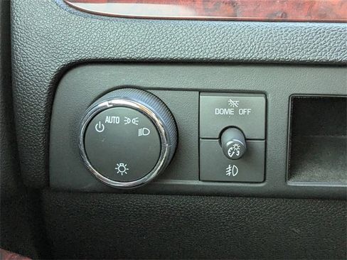 Used 2014 Cadillac Escalade Luxury image 28