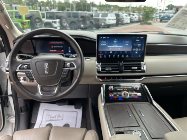 Used 2024 Lincoln Navigator Premiere AWD/4WD image 18