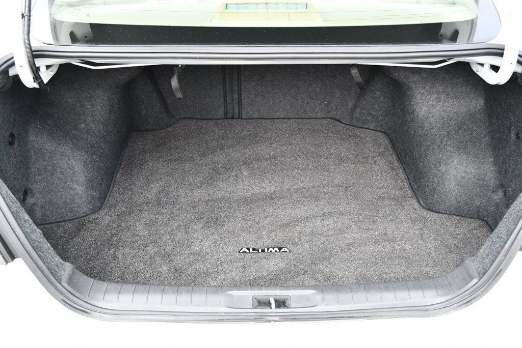 Used 2015 Nissan Altima 2.5 SL w/ Moonroof Package FWD image 16