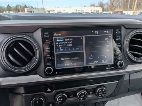 Used 2020 Toyota Tacoma SR5 AWD/4WD image 12