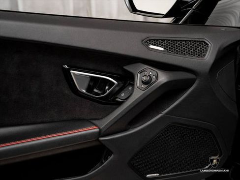 Used 2021 Lamborghini Huracan EVO RWD image 20