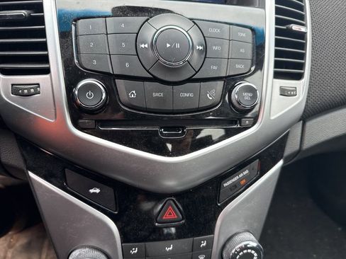 Used 2015 Chevrolet Cruze LT image 15