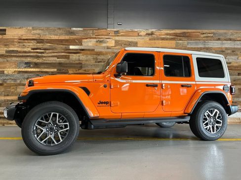 New 2026 Jeep Wrangler Unlimited Sahara w/ Whitecap Package AWD/4WD image 19