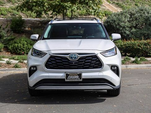 Used 2021 Toyota Highlander Platinum AWD/4WD image 3
