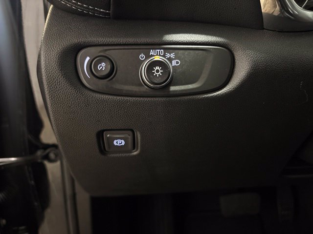 Used 2025 Chevrolet Blazer LT FWD image 13