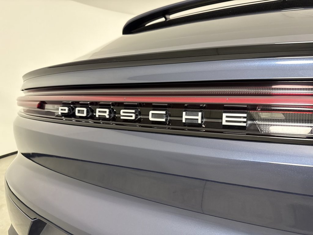 Certified 2024 Porsche Cayenne Coupe AWD/4WD image 18