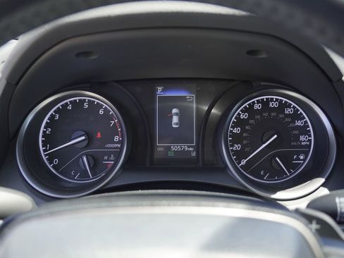Used 2023 Toyota Camry SE FWD image 5