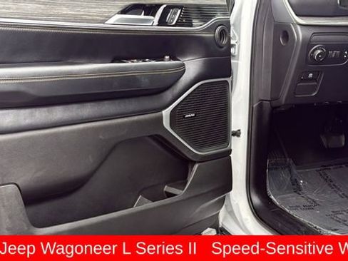 Used 2024 Jeep Wagoneer L Series II w/ Flexible Seating Group image 23
