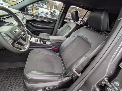 New 2026 Jeep Grand Cherokee Altitude AWD/4WD image 18