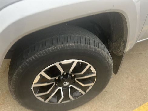 Used 2020 Toyota Tacoma TRD Sport w/ Technology Package image 10