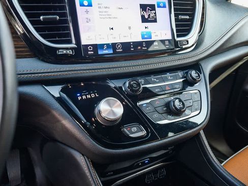 Used 2022 Chrysler Pacifica Pinnacle FWD image 23