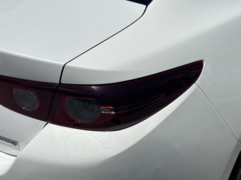 Used 2020 MAZDA MAZDA3 Sedan FWD image 26