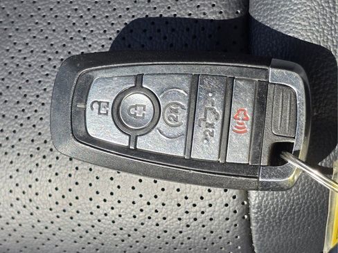 Used 2025 Ford F250 Lariat AWD/4WD image 35