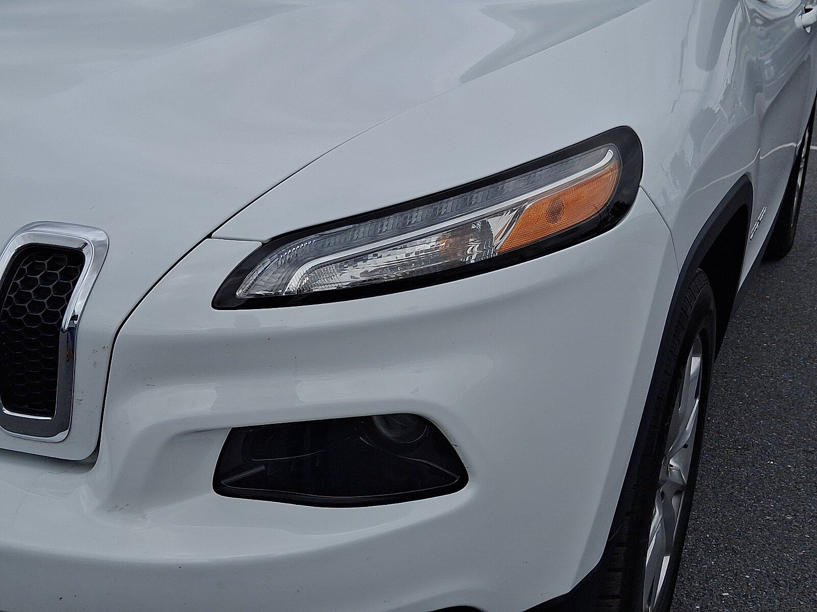Used 2014 Jeep Cherokee Limited w/ Luxury Group AWD/4WD image 10