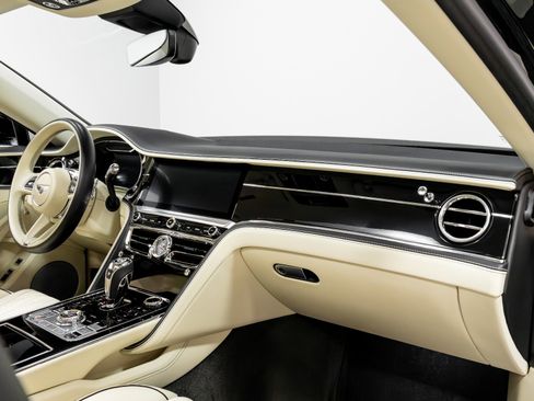 Used 2021 Bentley Flying Spur W12 image 23