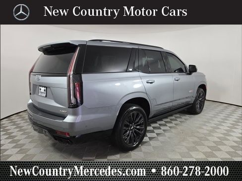 Used 2023 Cadillac Escalade V w/ LPO, ONYX Package image 13