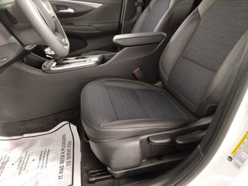 Used 2025 Buick Envista Preferred image 27