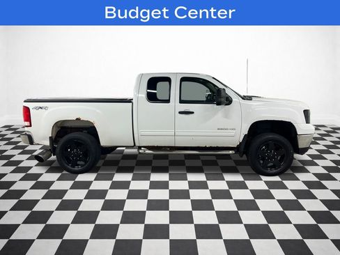 Used 2013 GMC Sierra 2500 SLE w/ SLE Preferred Package AWD/4WD image 2