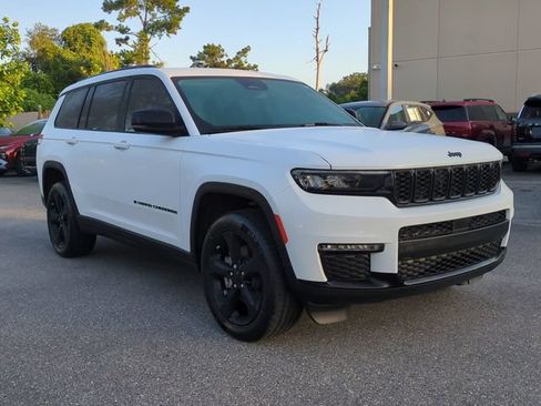 Used 2023 Jeep Grand Cherokee L Limited w/ Black Appearance Package RWD image 3