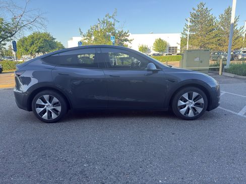 Used 2023 Tesla Model Y Long Range AWD/4WD image 4