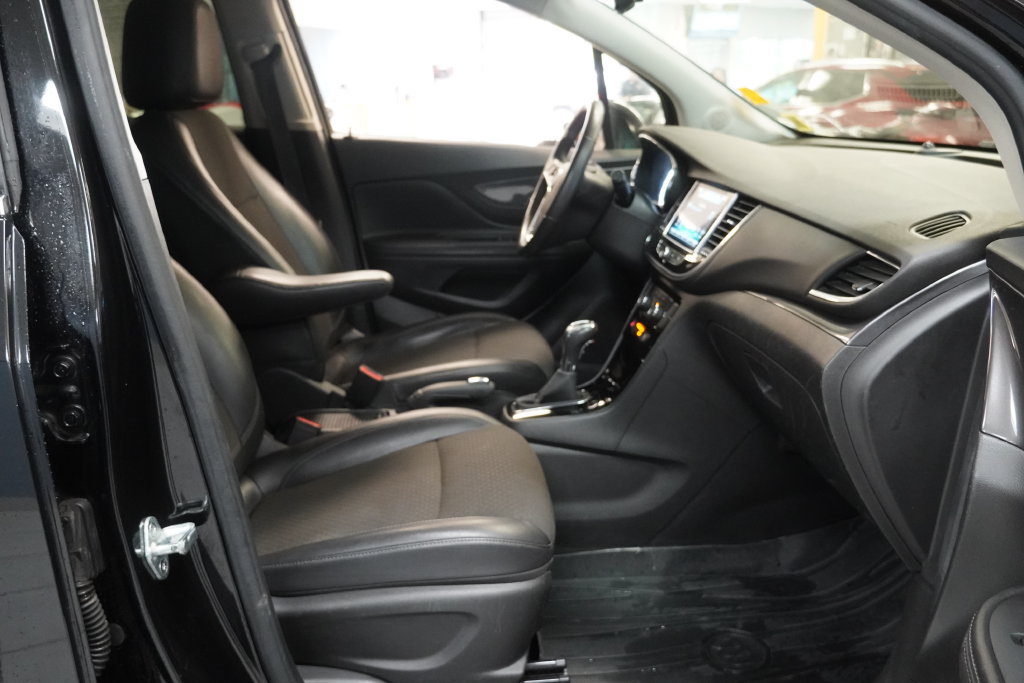 Used 2020 Buick Encore Preferred AWD/4WD image 23