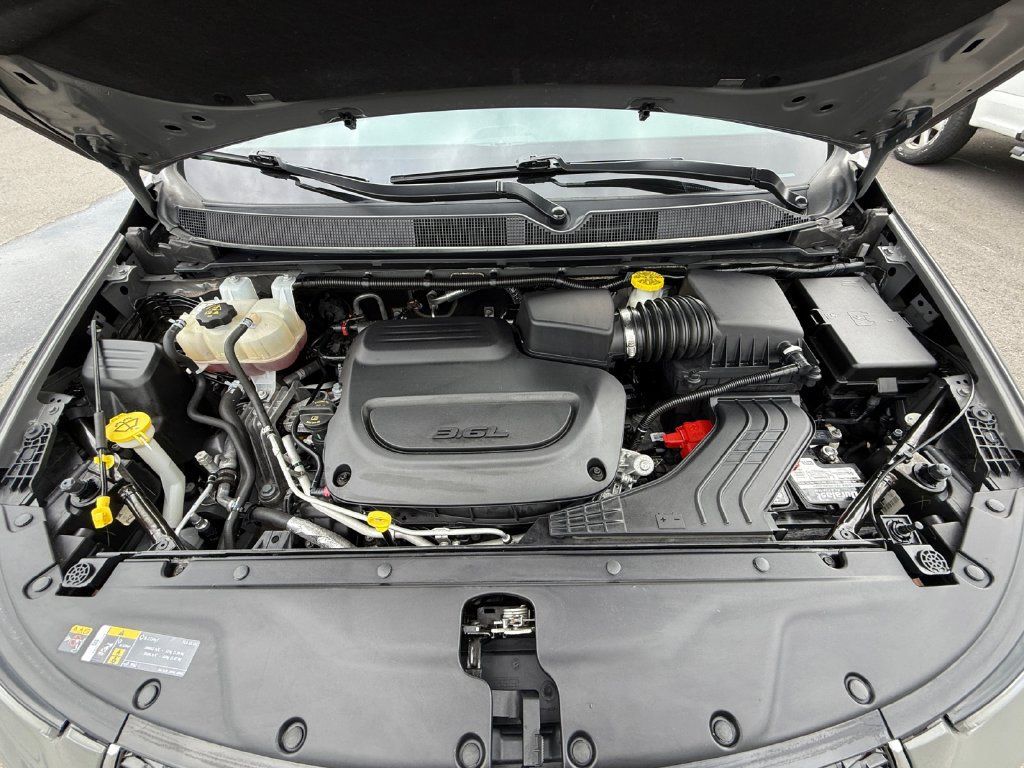 Used 2022 Chrysler Pacifica Touring-L w/ Uconnect Theater Family Group AWD/4WD image 30