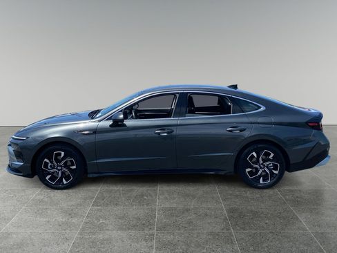 Used 2025 Hyundai Sonata SEL FWD image 2
