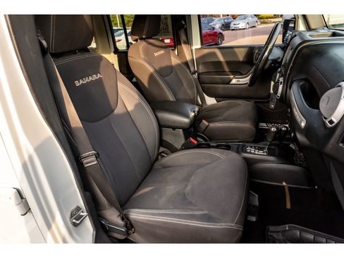 Used 2016 Jeep Wrangler Unlimited Sahara w/ Connectivity Group image 16